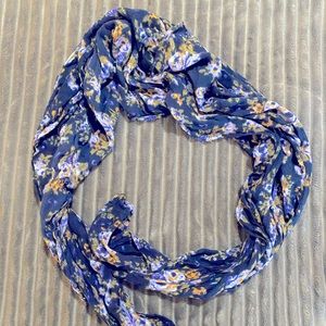 CLOSET CLEAN OUT - Blue flowers scarf